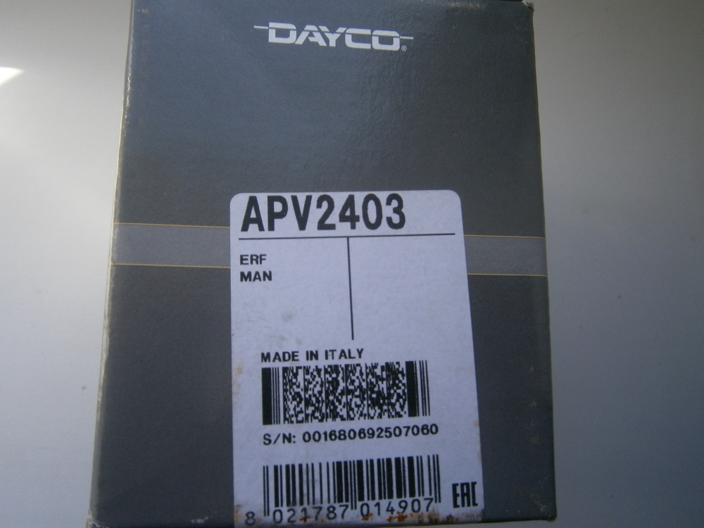 Ролик натяжний ременя (приводного) APV2403 + Ремінь Dayco 8Pk1275 MAN