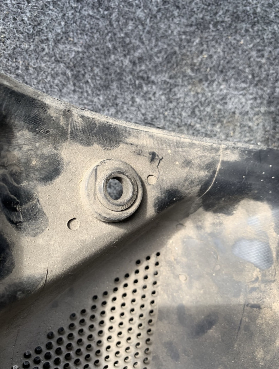 Octavia tour кришка накладка на мотор 1.8 turbo