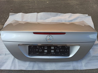 Кришка багажника Mercedes Benz w211