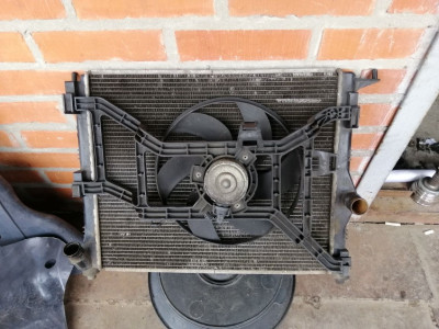 Радиатор охлаждения с вентилятором Renault Logan Dacia Sandero