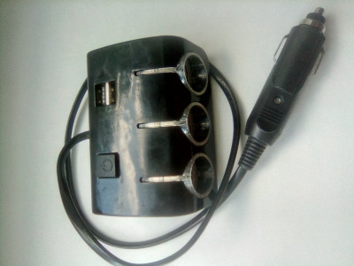 Автомобільний розгалужувач прикурювача 1505A трійник в авто + 2 USB